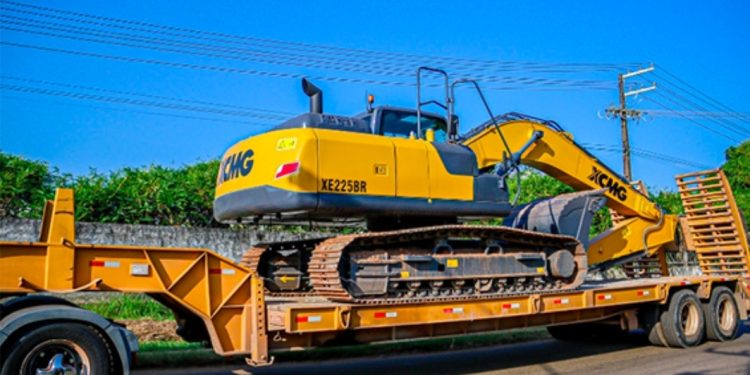 Paço do Lumiar: Nova retroescavadeira hidráulica vai melhorar a infraestrutura do município 