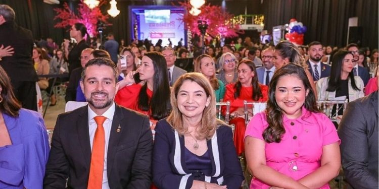 Iracema Vale participa da abertura da II Conferência Estadual da Mulher Advogada