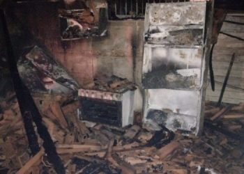 Residência no bairro do Araçagy pega fogo e fica destruída.