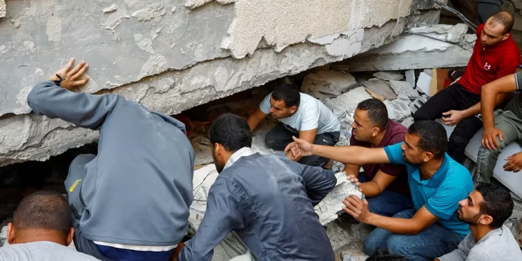 3º dia: Com mais de 1,3 mil mortos, Israel ordena ‘cerco completo’ em Gaza