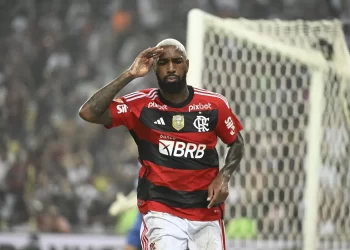 Escalação do Flamengo: Gerson treina com time titular na véspera de jogo contra o Cruzeiro