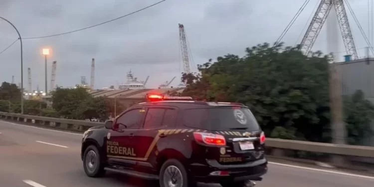 Policiais são presos após escoltar 16 toneladas de drogas para o CV