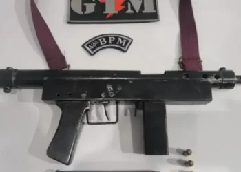 São Luís: Adolescente é apreendido com uma metralhadora