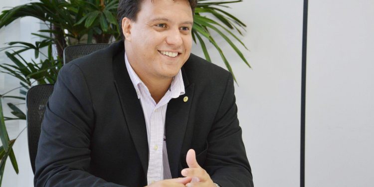 Maranhão: “Os cortes são em despesas que não afetarão o funcionamento do serviço público”, diz Camarão