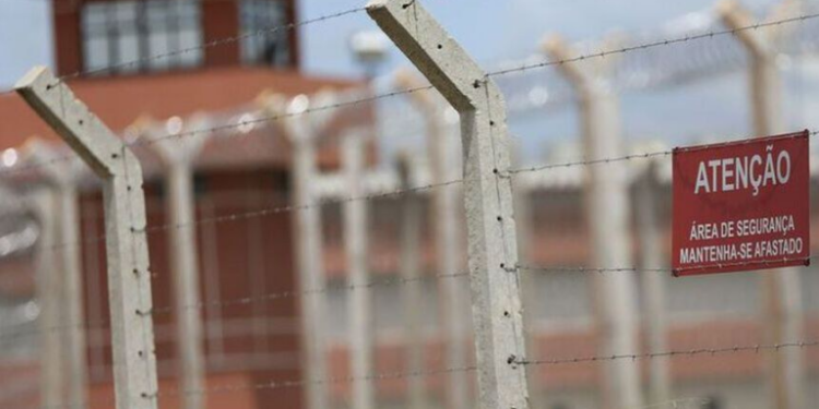 Senado avalia criar celas especiais para população LGBTQIA+ em presídios