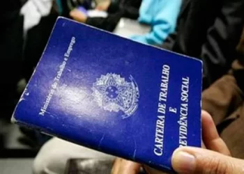 Desemprego no Brasil cai para 7,7% no terceiro trimestre