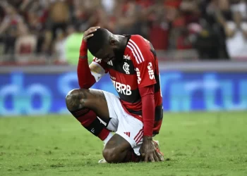 Queda de desempenho do Flamengo no segundo tempo se repete nos últimos jogos