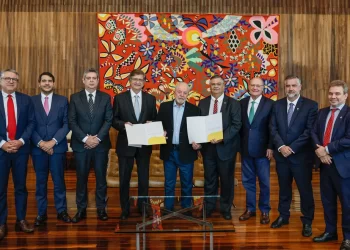 Lula indica ministro Flávio Dino para vaga no STF e subprocurador Paulo Gonet para comandar PGR