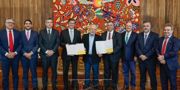 Lula indica ministro Flávio Dino para vaga no STF e subprocurador Paulo Gonet para comandar PGR