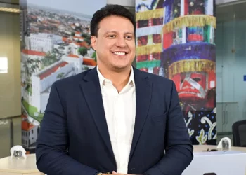 Camarão confirma gratificações a profissionais da educação