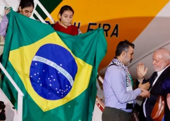 Veja fotos da chegada dos repatriados da Faixa de Gaza no Brasil … Leia mais no texto original: (https://www.poder360.com.br/brasil/veja-fotos-da-chegada-dos-repatriados-da-faixa-de-gaza-no-brasil/) © 2023 Todos os direitos são reservados ao Poder360, conforme a Lei nº 9.610/98. A publicação, redistribuição, transmissão e reescrita sem autorização prévia são proibidas