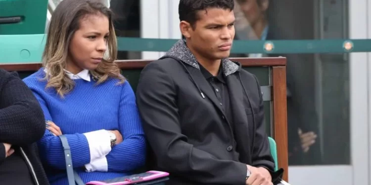 Esposa de Thiago Silva avisa que vai se separar caso o zagueiro volte ao Fluminense