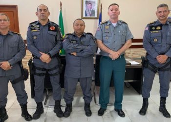 São Luís: COMANDANTE-GERAL DA PM RECEBE VISITA DO SARGENTO ADELMO APÓS ATO DE BRAVURA NA INTERVENÇÃO DE UM ASSALTO A VAN