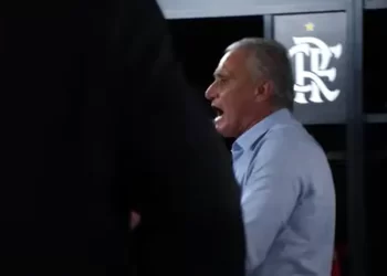 Flamengo: No vestiário, Tite motiva jogadores antes de vitória contra o Bragantino: “São cinco decisões”
