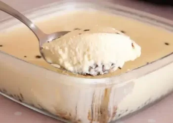 Sobremesa fácil e rápida: É só bater no LIQUIDIFICADOR e já fica pronta!