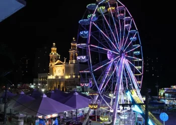 Motor de roda gigante cai e atinge funcionário em parque de diversões em Belém