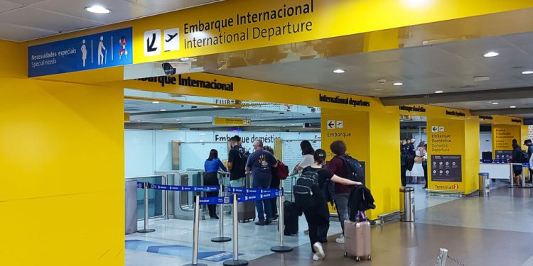 Passageira se recusa a ser revistada pela PF no Aeroporto de Guarulhos e é detida após militares femininas da FAB serem acionadas