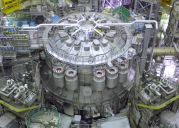 Maior reator de fusão nuclear do mundo é ligado no Japão