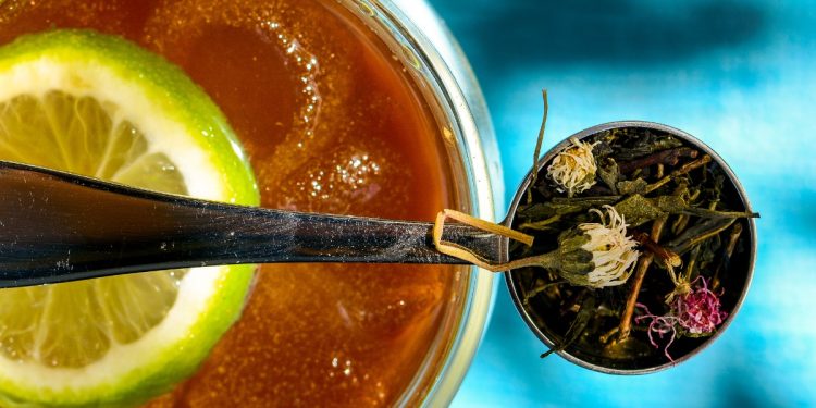 LÁ VEM O VERÃO! Aprenda 3 receitas de drinks para hidratar