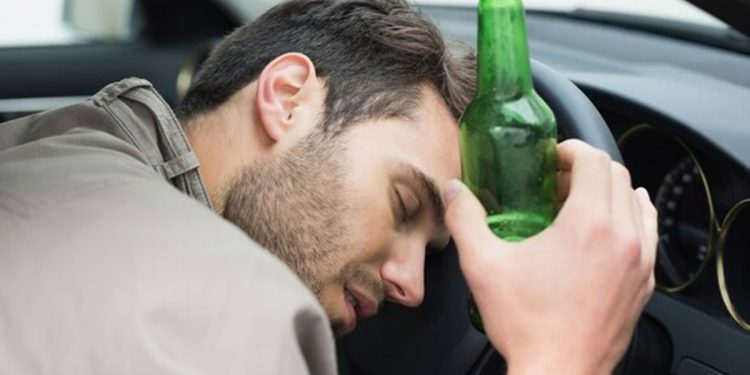 Quanto tempo depois é seguro dirigir após ingerir álcool?