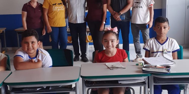 Anajatuba: O Prefeito Hélder Aragão fez uma visita de surpresa à Escola do Povoado Mutum e foi recebido com Alegria pela Comunidade Escolar