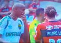 Deyverson tem atitude inusitada com Filipe Luís durante Flamengo x Cuiabá