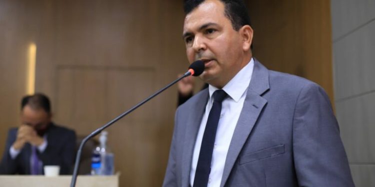 Câmara avança processo de cassação de Domingos Paz, suspeito de abuso sexual