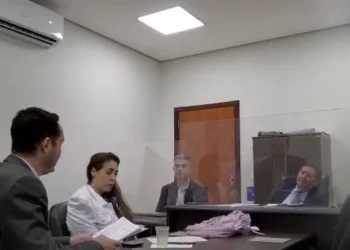 Policial suspeita de atirar no namorado diz em audiência que não teve intenção de ferir e se apresentou em delegacia