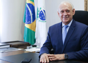 Juíza censura veículos que denunciaram corrupção do presidente da Assembleia do PR