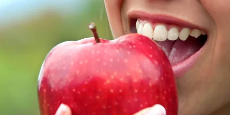 Veja melhor hora para comer maçã se quiser emagrecer e perder gordura