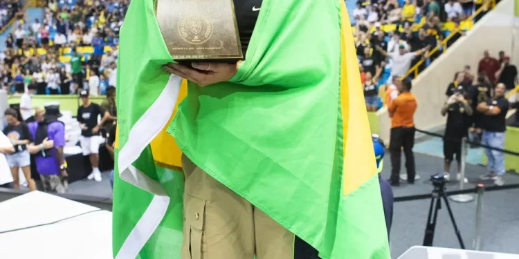 Rayssa Leal é campeã da SLS com maior nota da carreira; veja manobra