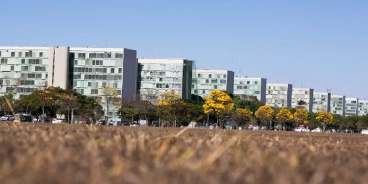 Servidores do Executivo prometem cruzar os braços em 12 de dezembro