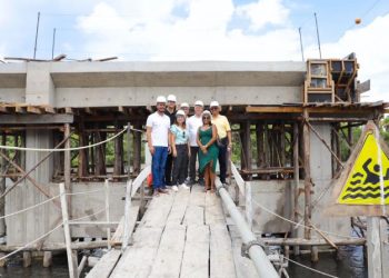 Iracema Vale participa de vistoria da ponte sobre o Rio Preguiças em Barreirinhas