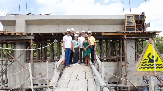 Iracema Vale participa de vistoria da ponte sobre o Rio Preguiças em Barreirinhas