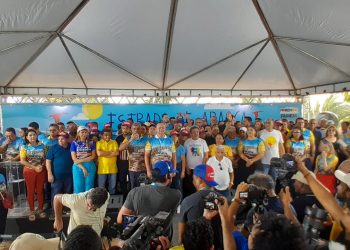 Guimarães: Dia histórico: prefeito Osvaldo Gomes e governador Carlos Brandão reúnem as maiores autoridades do Maranhão para entrega da estrada da praia de Araoca