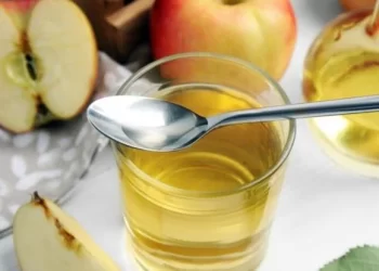Benefícios do vinagre de maçã orgânico: é isso que acontece com o seu corpo quando você ingere 1 colher por dia do jeito certo
