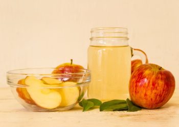 Beber água com vinagre de maçã emagrece? Entenda