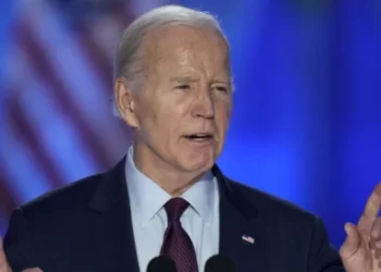 Biden diz que encontrou recentemente ex-presidente francês morto em 1996