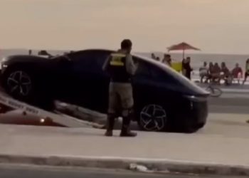 Carro rebocado por estacionar ilegalmente na Litorânea é do deputado Nagib