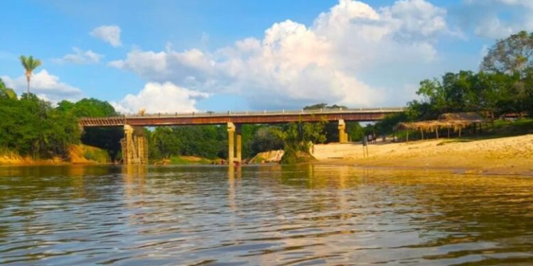 Ponte sobre Rio Munim, viabilizada por Hildo Rocha e Jones Braga, impulsionará o desenvolvimento de Nina Rodrigues e toda região; a obra está em fase de acabamento