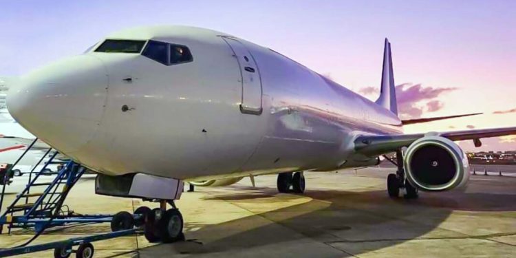 Nova empresa aérea sendo certificada no Brasil agora já tem avião pintado, e as cores são azul e laranja