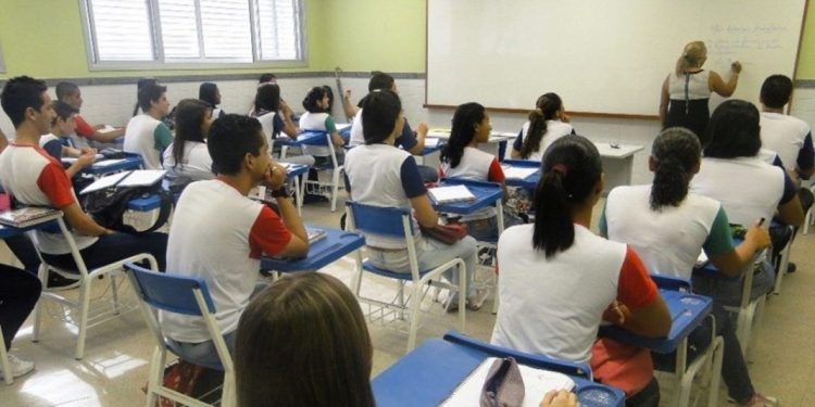 Estado abre processo seletivo de nível médio com salário de R$ 1.500