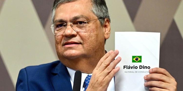 Dino se despede da política após 18 anos