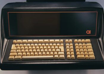 ‘PC mais velho do mundo’ é achado sem querer após 50 anos; veja quem encontrou
