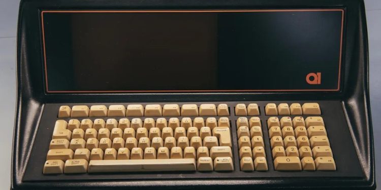 ‘PC mais velho do mundo’ é achado sem querer após 50 anos; veja quem encontrou