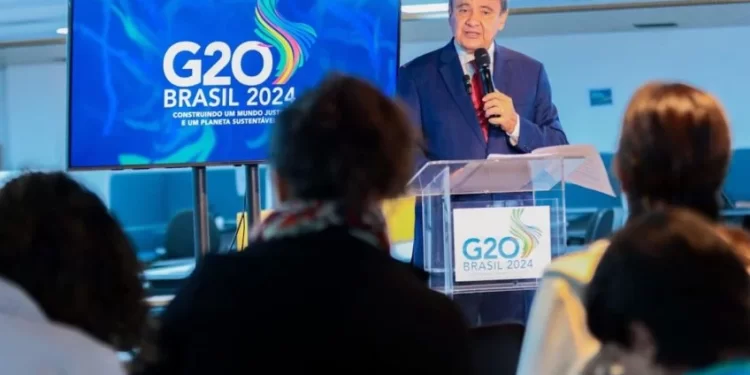 Posição de Lula sobre Israel é correta, diz Wellington Dias…  Leia mais no texto original: (https://www.poder360.com.br/governo/posicao-do-presidente-sobre-israel-e-correto-diz-wellington-dias/) © 2024 Todos os direitos são reservados ao Poder360, conforme a Lei nº 9.610/98. A publicação, redistribuição, transmissão e reescrita sem autorização prévia são proibidas.