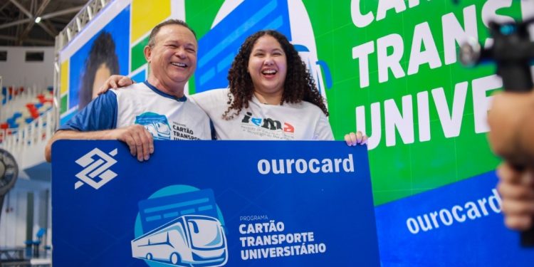 Estudantes da São Luís recebem Cartão Transporte Universitário