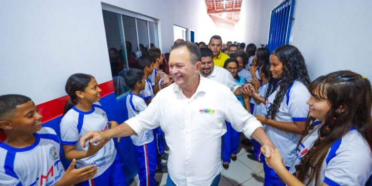 Brandão anuncia convocação de mais de mil professores seletivados para a rede estadual