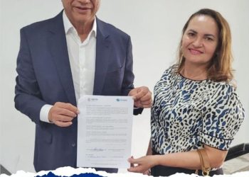 Cedral – Prefeito Fernando Cuba e secretária de Educação Eliedene, participam da assinatura do Acordo de Cooperação Técnica e Acadêmica com a UEMA, por meio do Programa Ensinar