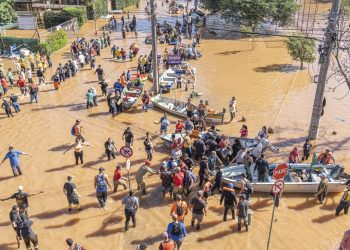 Sobe para 107 o número de mortos após enchentes que atingem o RS